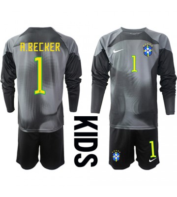 Brasilien Alisson Becker #1 Målmand Replika Babytøj Hjemmebanesæt Børn VM 2022 Langærmet (+ Korte bukser)